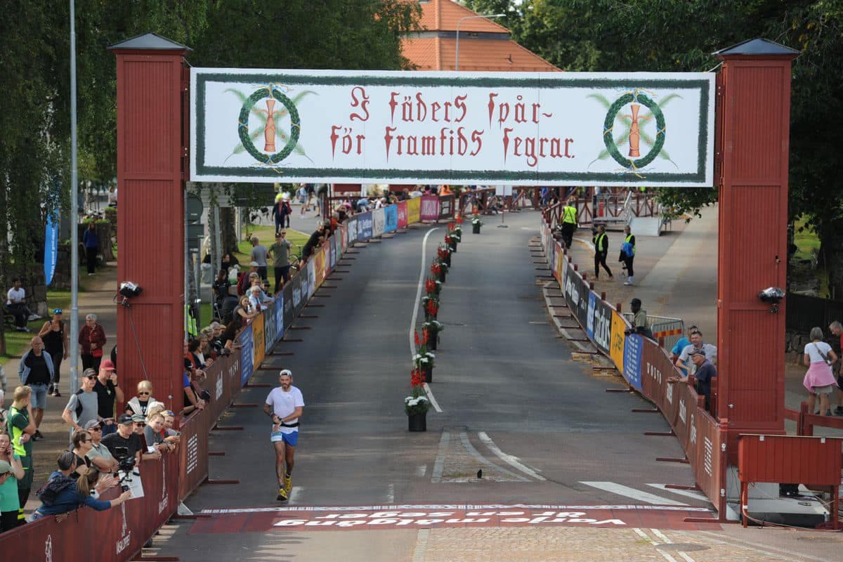 Completing an endurance running event